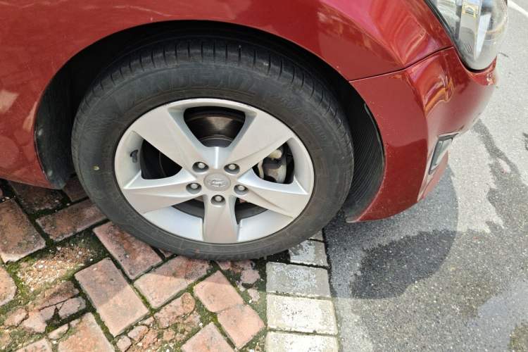 Used Hyundai Elantra (5th Generation / Langdong) 2012 1.6L Automatic Leading Model Right Front Wheel Hub