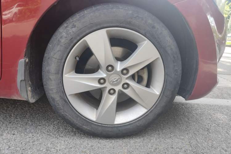 Used Hyundai Elantra (5th Generation / Langdong) 2012 1.6L Manual Leading Model Right Front Wheel Hub
