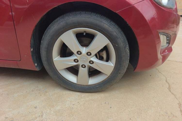 Used Hyundai Elantra (5th Generation / Langdong) 2012 1.6L Manual Leading Model Right Front Wheel Hub