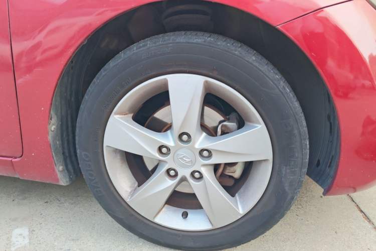 Used Hyundai Elantra (5th Generation / Langdong) 2012 1.6L Automatic Fashion Edition Right Front Wheel Hub
