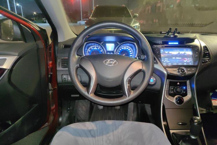 Used Hyundai Elantra (5th Generation / Langdong) 2012 1.6L Manual Leading Model Steering Wheel