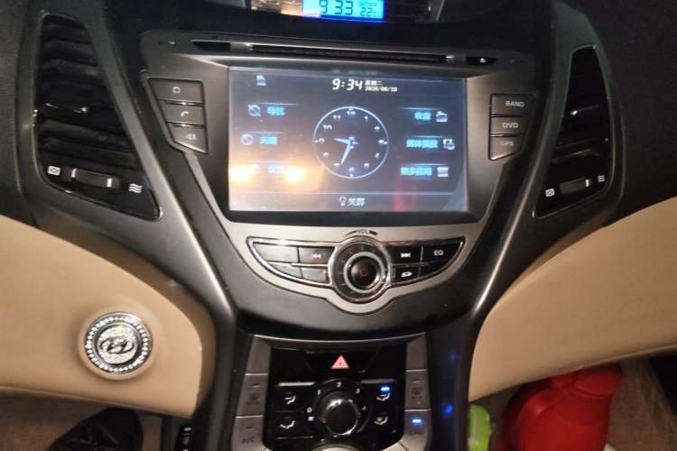 Used Hyundai Elantra (5th Generation / Langdong) 2012 1.6L Manual Leading Model Audio And AC Panel