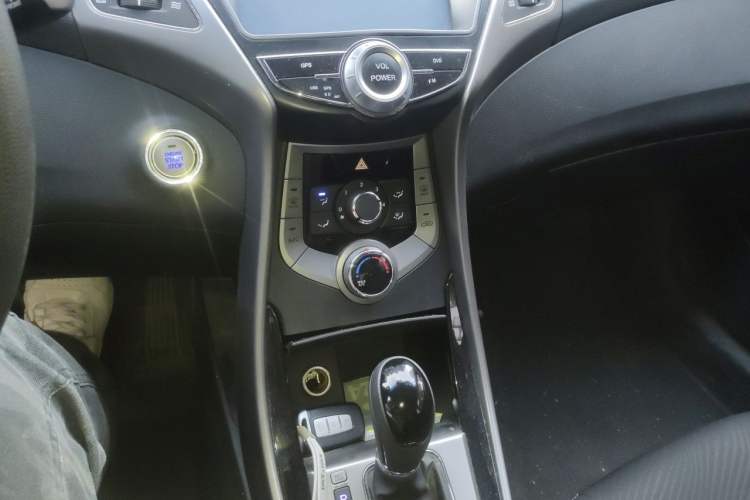 Used Hyundai Elantra (5th Generation / Langdong) 2012 1.6L Automatic Leading Model Audio And AC Panel
