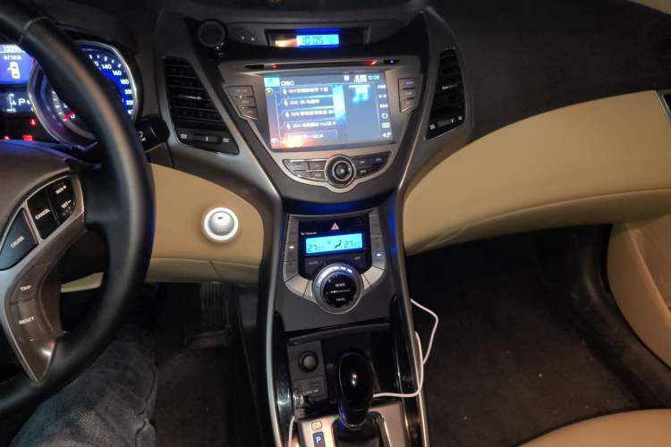 Used Hyundai Elantra (5th Generation / Langdong) 2012 1.6L Automatic Leading Model Audio And AC Panel