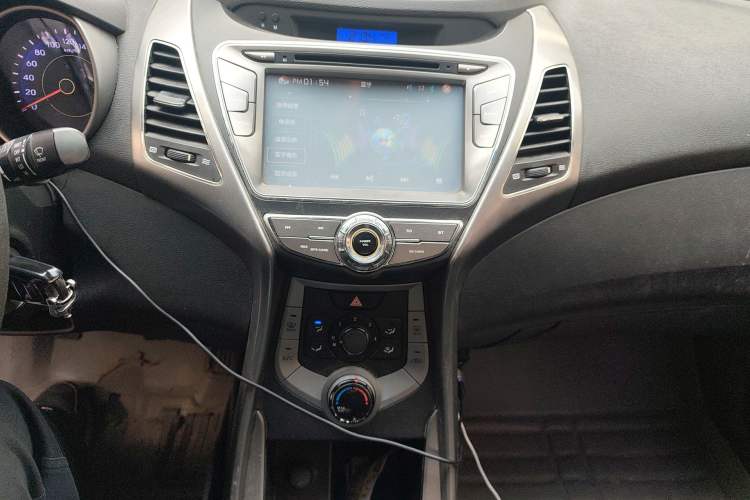 Used Hyundai Elantra (5th Generation / Langdong) 2012 1.6L Manual Fashion Edition Audio And AC Panel