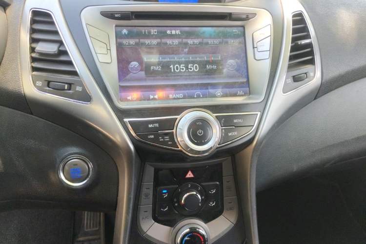 Used Hyundai Elantra (5th Generation / Langdong) 2012 1.6L Automatic Leading Model Audio And AC Panel