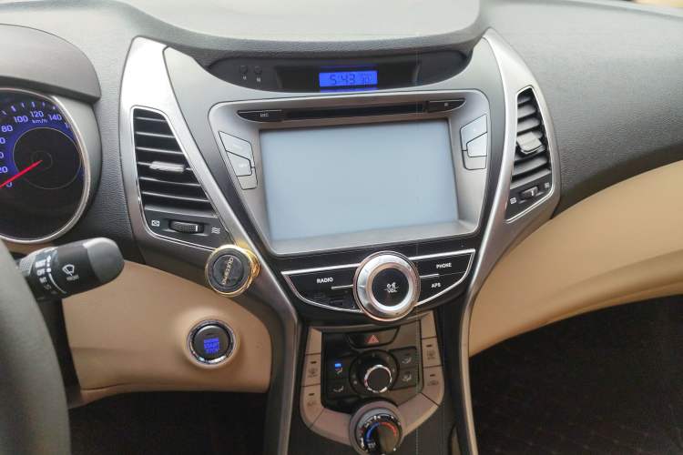 Used Hyundai Elantra (5th Generation / Langdong) 2012 1.6L Manual Leading Model Audio And AC Panel