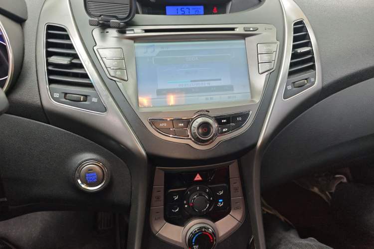 Used Hyundai Elantra (5th Generation / Langdong) 2012 1.6L Automatic Leading Model Audio And AC Panel