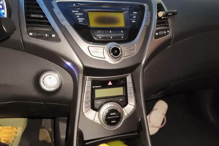 Used Hyundai Elantra (5th Generation / Langdong) 2012 1.6L Automatic Prestige Model Audio And AC Panel