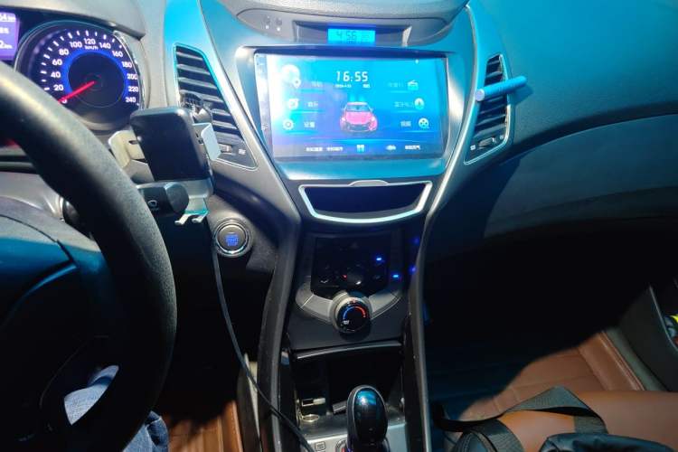 Used Hyundai Elantra (5th Generation / Langdong) 2012 1.6L Automatic Leading Model Audio And AC Panel
