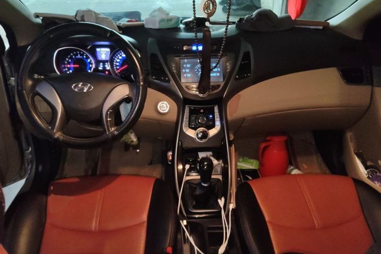 Used Hyundai Elantra (5th Generation / Langdong) 2012 1.6L Manual Leading Model Center Console