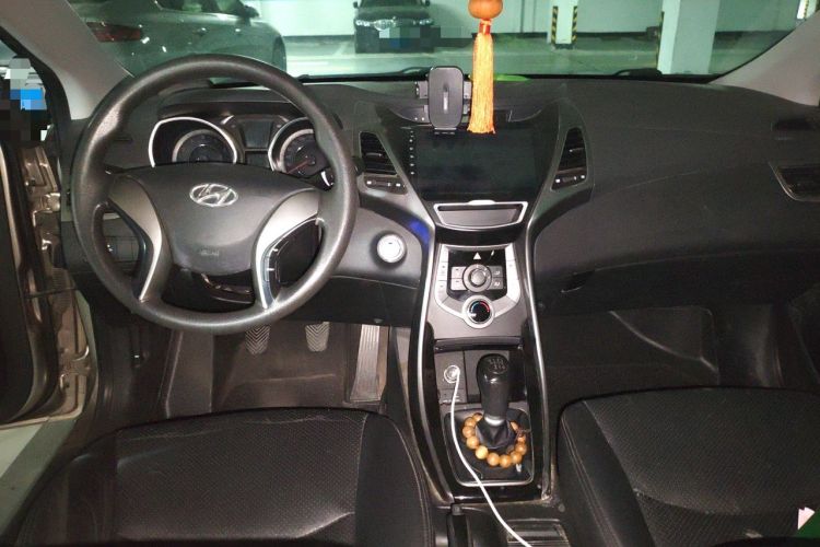 Used Hyundai Elantra (5th Generation / Langdong) 2012 1.6L Manual Leading Model Center Console