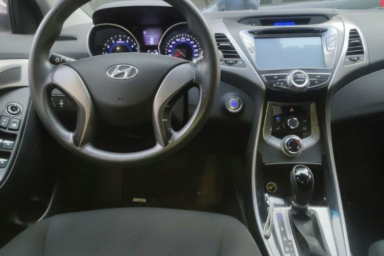 Used Hyundai Elantra (5th Generation / Langdong) 2012 1.6L Automatic Leading Model Center Console
