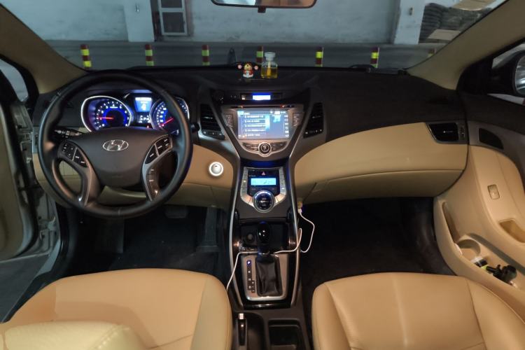 Used Hyundai Elantra (5th Generation / Langdong) 2012 1.6L Automatic Leading Model Center Console
