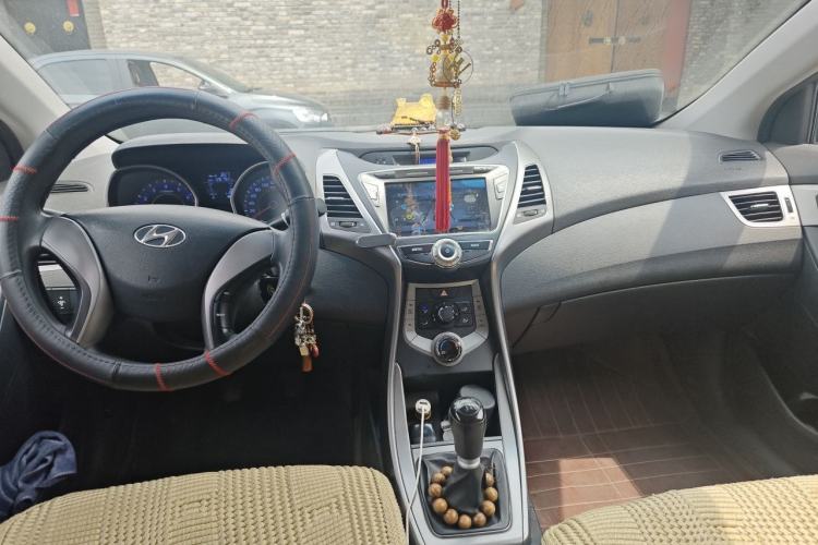 Used Hyundai Elantra (5th Generation / Langdong) 2012 1.6L Manual Fashion Edition Center Console