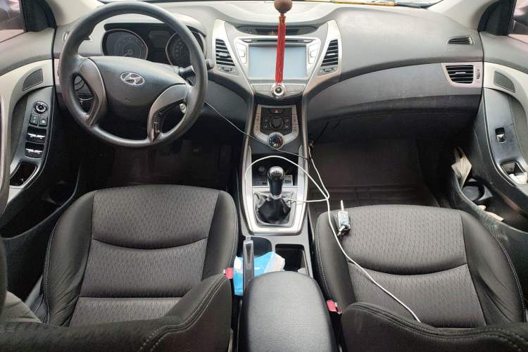 Used Hyundai Elantra (5th Generation / Langdong) 2012 1.6L Manual Fashion Edition Center Console