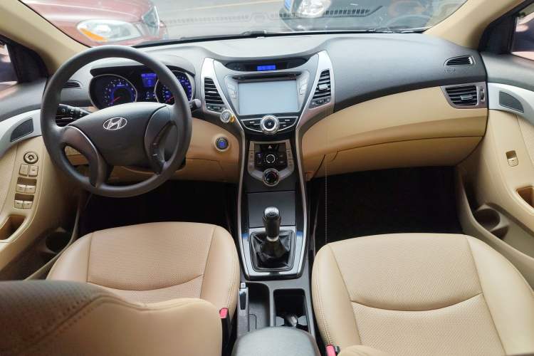 Used Hyundai Elantra (5th Generation / Langdong) 2012 1.6L Manual Leading Model Center Console