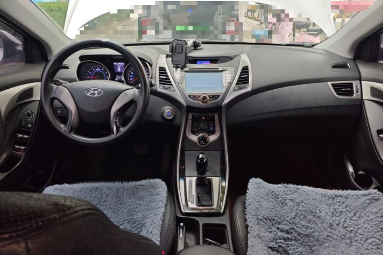 Used Hyundai Elantra (5th Generation / Langdong) 2012 1.6L Automatic Leading Model Center Console