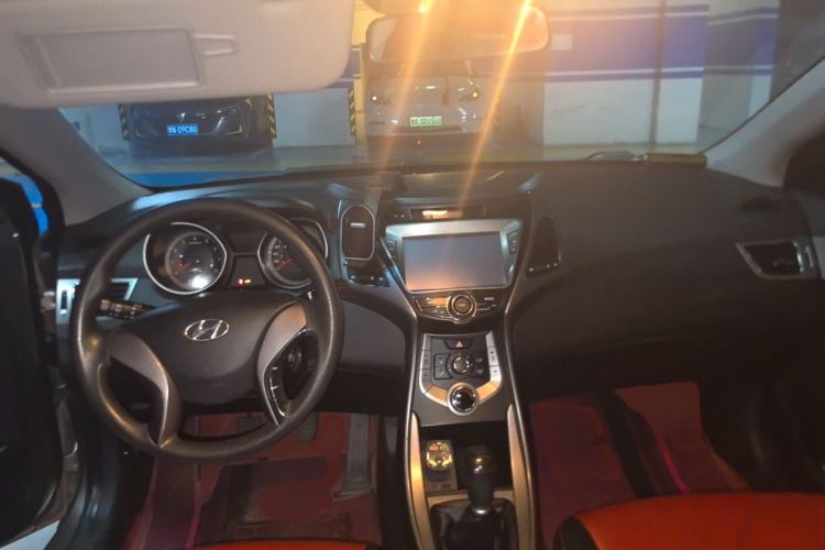 Used Hyundai Elantra (5th Generation / Langdong) 2012 1.6L Manual Fashion Edition Center Console