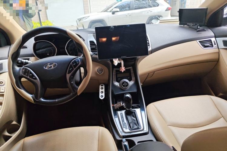 Used Hyundai Elantra (5th Generation / Langdong) 2012 1.6L Automatic Prestige Model Center Console