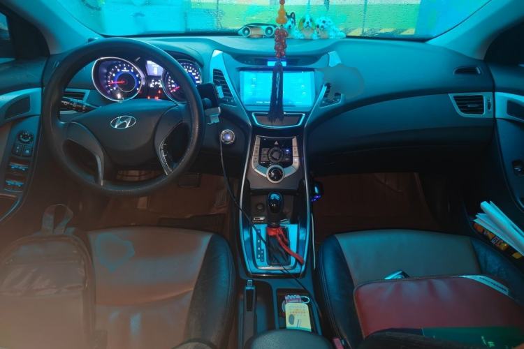 Used Hyundai Elantra (5th Generation / Langdong) 2012 1.6L Automatic Leading Model Center Console