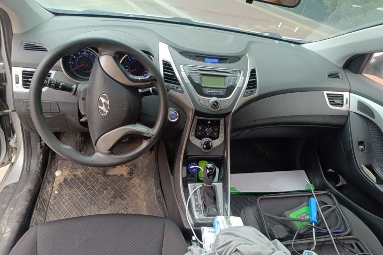 Used Hyundai Elantra (5th Generation / Langdong) 2012 1.6L Automatic Leading Model Center Console