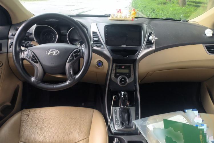 Used Hyundai Elantra (5th Generation / Langdong) 2012 1.6L Automatic Prestige Model Center Console