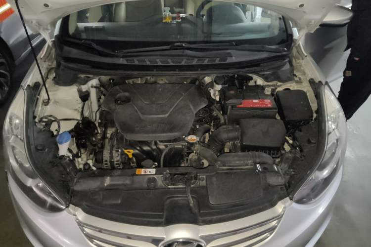 Used Hyundai Elantra (5th Generation / Langdong) 2012 1.6L Automatic Leading Model Engine Bay