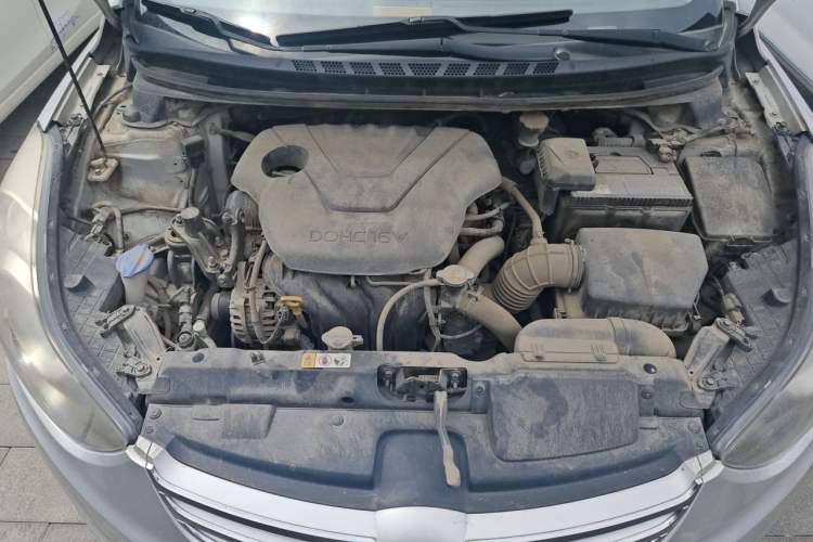 Used Hyundai Elantra (5th Generation / Langdong) 2012 1.6L Manual Fashion Edition Engine Bay