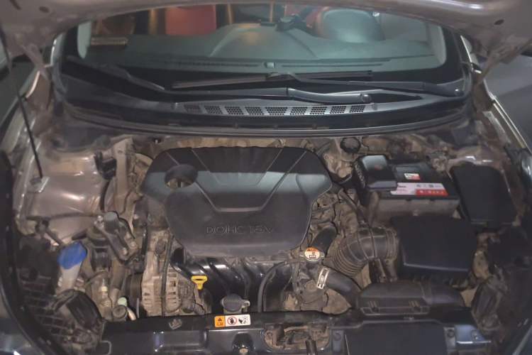 Used Hyundai Elantra (5th Generation / Langdong) 2012 1.6L Manual Fashion Edition Engine Bay