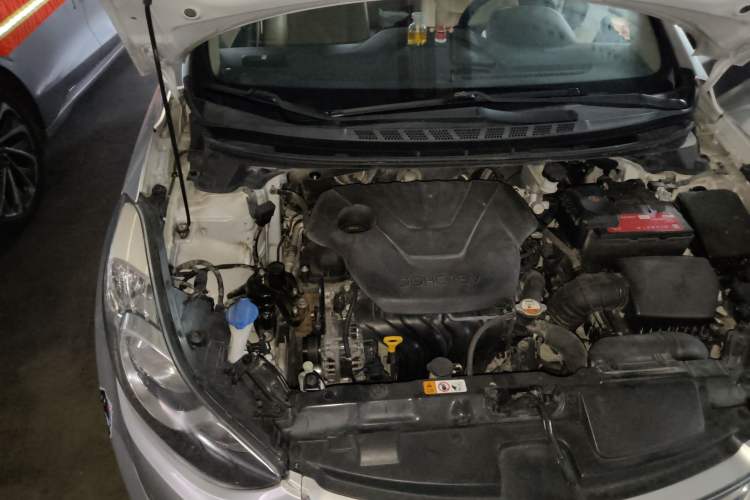 Used Hyundai Elantra (5th Generation / Langdong) 2012 1.6L Automatic Leading Model Engine Bay Right