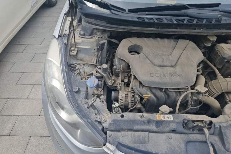 Used Hyundai Elantra (5th Generation / Langdong) 2012 1.6L Manual Fashion Edition Engine Bay Right