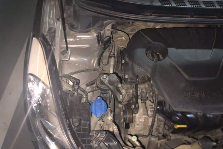 Used Hyundai Elantra (5th Generation / Langdong) 2012 1.6L Manual Fashion Edition Engine Bay Right