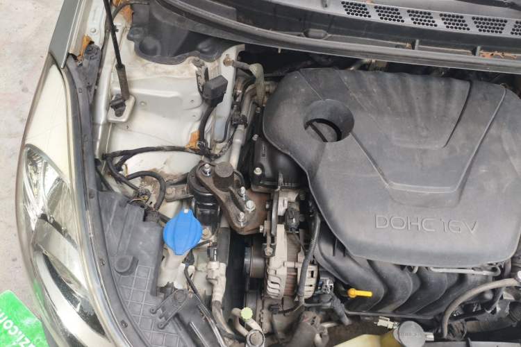 Used Hyundai Elantra (5th Generation / Langdong) 2012 1.6L Automatic Prestige Model Engine Bay Right