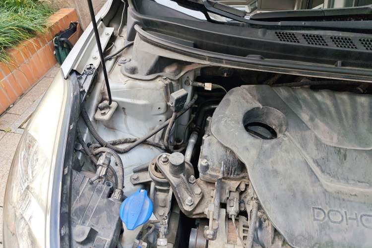 Used Hyundai Elantra (5th Generation / Langdong) 2012 1.6L Automatic Prestige Model Engine Bay Right
