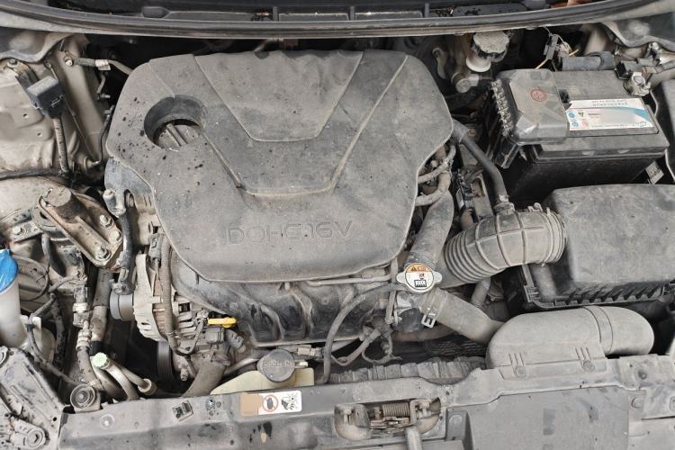 Used Hyundai Elantra (5th Generation / Langdong) 2012 1.6L Automatic Fashion Edition Engine Bay