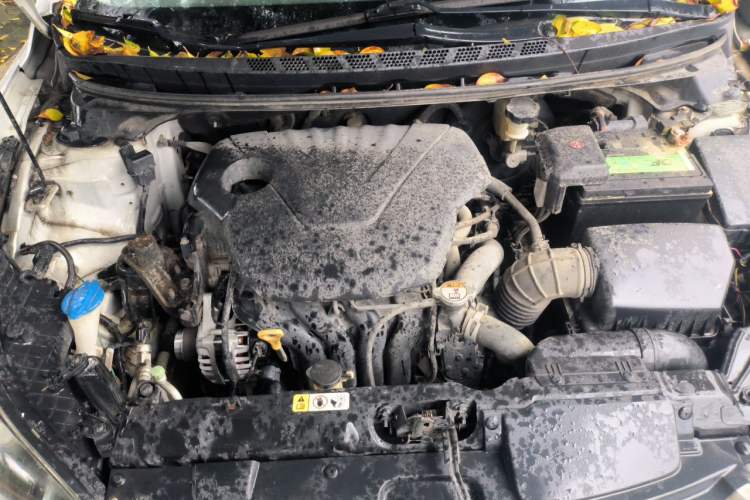 Used Hyundai Elantra (5th Generation / Langdong) 2012 1.6L Automatic Prestige Model Engine Bay