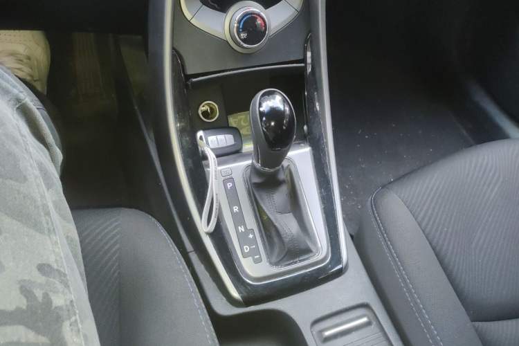 Used Hyundai Elantra (5th Generation / Langdong) 2012 1.6L Automatic Leading Model Gear Lever