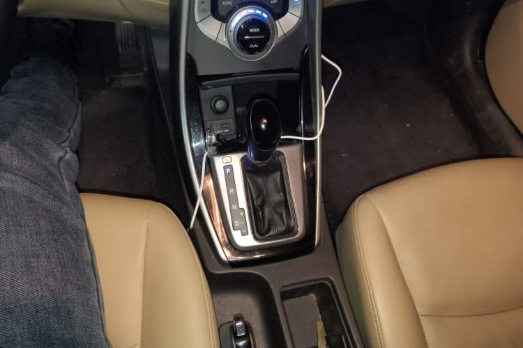 Used Hyundai Elantra (5th Generation / Langdong) 2012 1.6L Automatic Leading Model Gear Lever