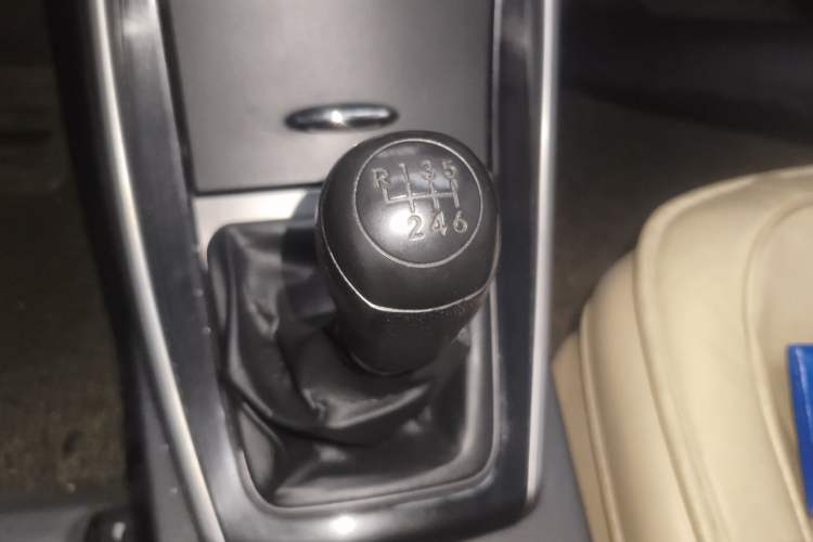 Used Hyundai Elantra (5th Generation / Langdong) 2012 1.6L Manual Leading Model Gear Lever