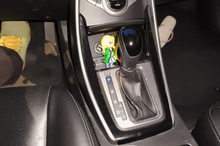 Used Hyundai Elantra (5th Generation / Langdong) 2012 1.6L Automatic Prestige Model Gear Lever