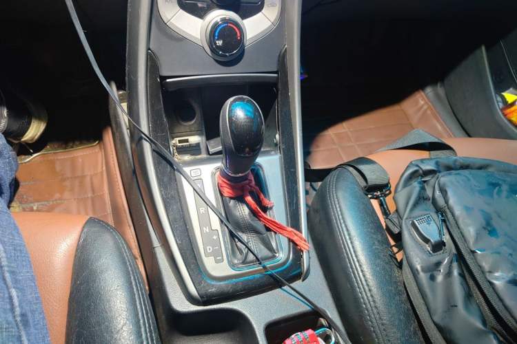 Used Hyundai Elantra (5th Generation / Langdong) 2012 1.6L Automatic Leading Model Gear Lever