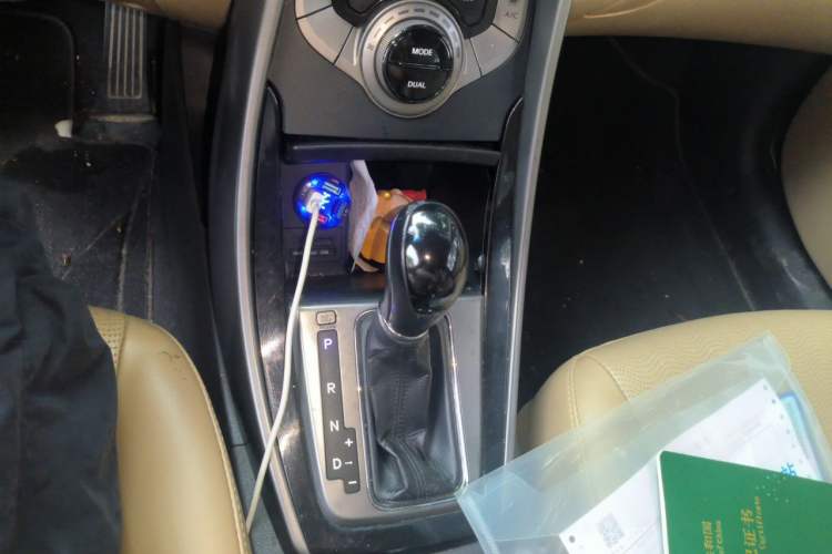 Used Hyundai Elantra (5th Generation / Langdong) 2012 1.6L Automatic Prestige Model Gear Lever
