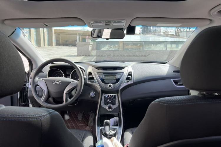 Used Hyundai Elantra (5th Generation / Langdong) 2012 1.6L Manual Leading Model Interior 1