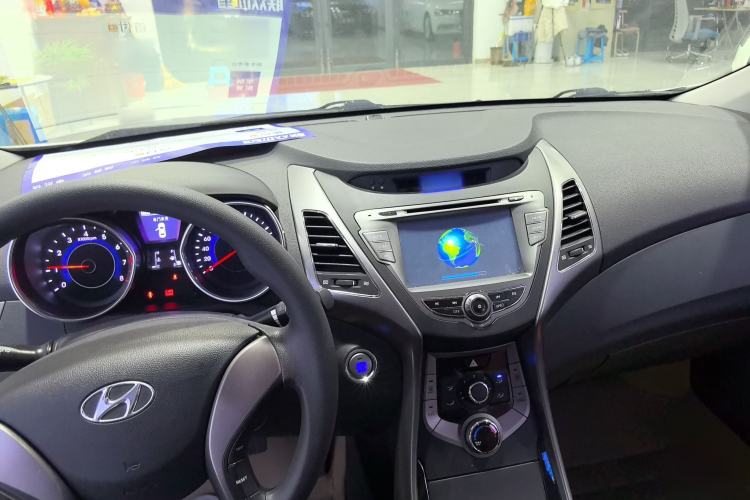 Used Hyundai Elantra (5th Generation / Langdong) 2012 1.6L Manual Leading Model Interior 3