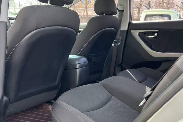 Used Hyundai Elantra (5th Generation / Langdong) 2012 1.6L Manual Leading Model Interior 3