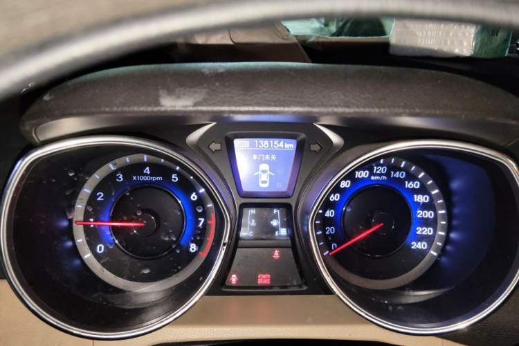 Used Hyundai Elantra (5th Generation / Langdong) 2012 1.6L Manual Leading Model Odometer Close Up