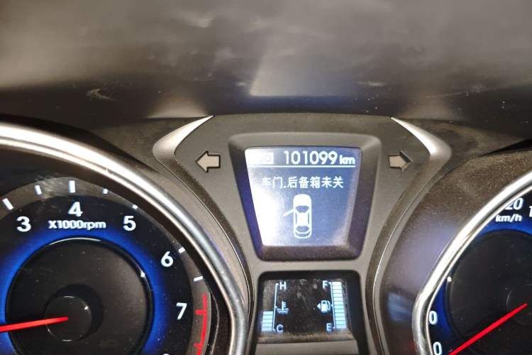 Used Hyundai Elantra (5th Generation / Langdong) 2012 1.6L Manual Leading Model Odometer Close Up