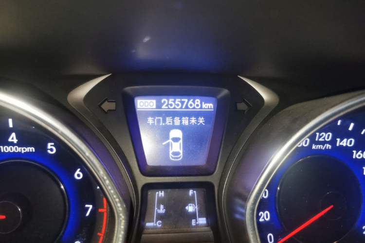Used Hyundai Elantra (5th Generation / Langdong) 2012 1.6L Manual Leading Model Odometer Close Up