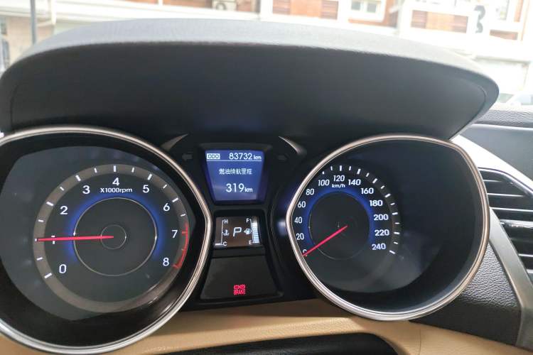 Used Hyundai Elantra (5th Generation / Langdong) 2012 1.6L Automatic Prestige Model Odometer Close Up